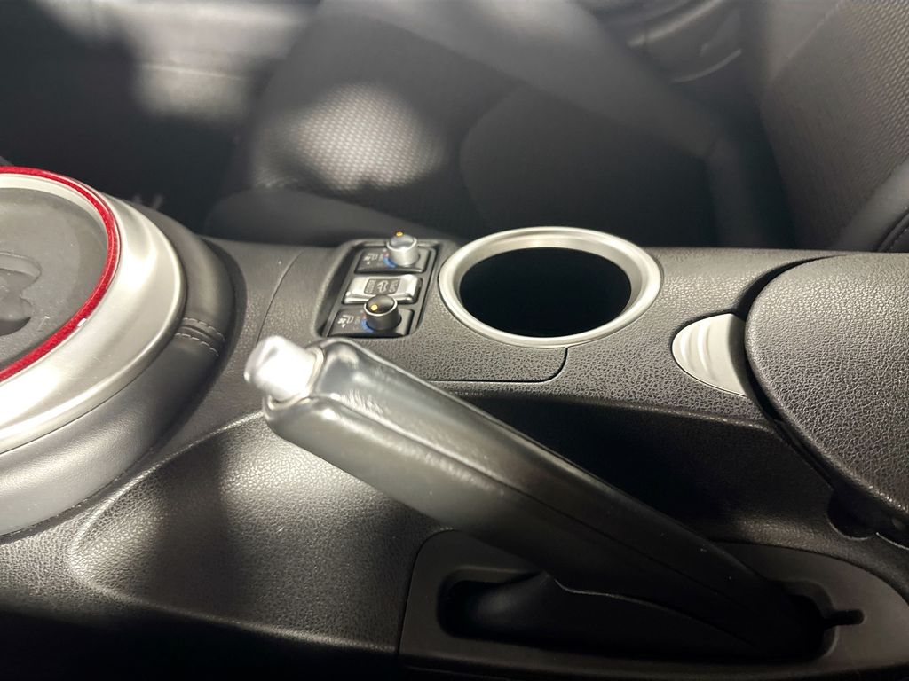 2011 Nissan 370Z Touring photo 14