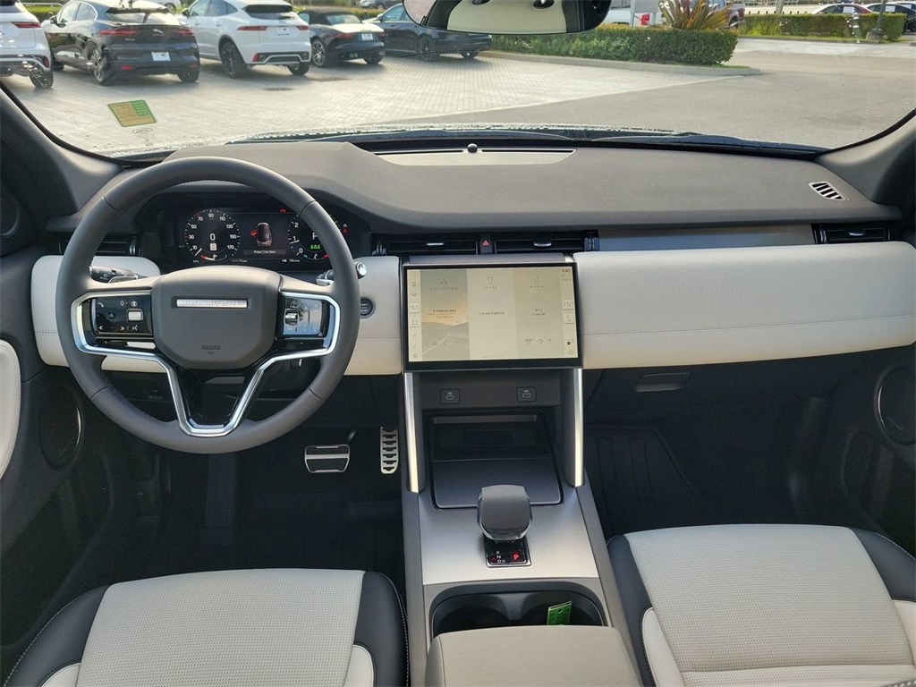 2025 Land Rover Discovery Sport SE photo 18