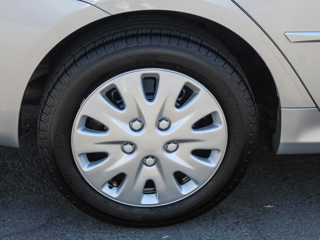 2012 Toyota Corolla LE photo 8