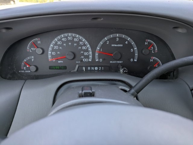 2002 Ford F-150 XLT photo 25