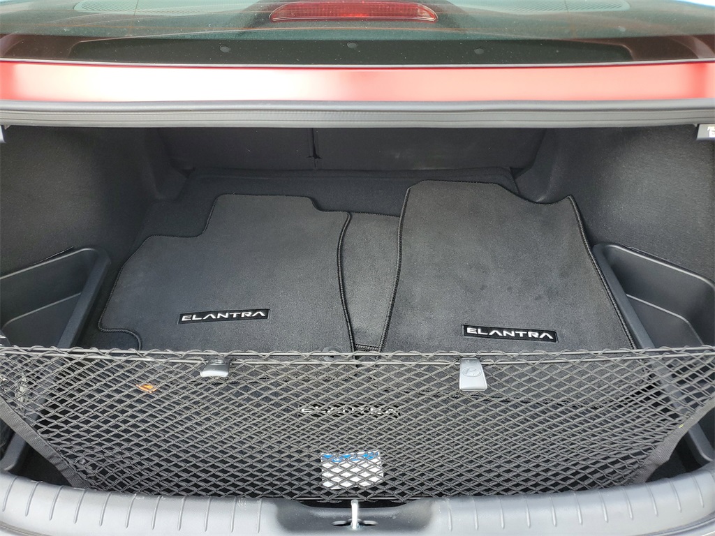 2025 Hyundai Elantra Limited photo 6