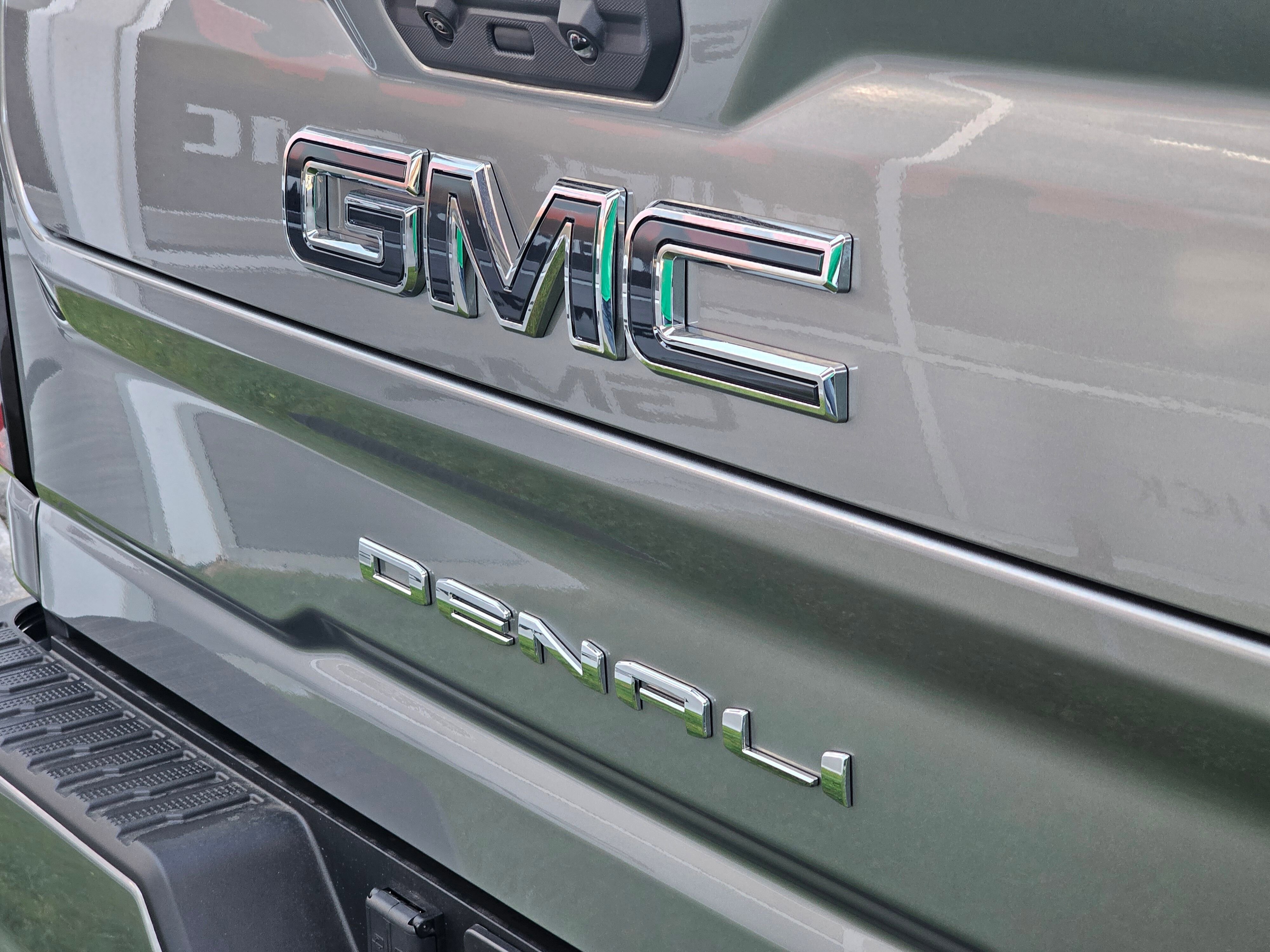 New 2024 GMC Sierra 2500 HD Denali Ultimate Crew Cab in Lynnwood