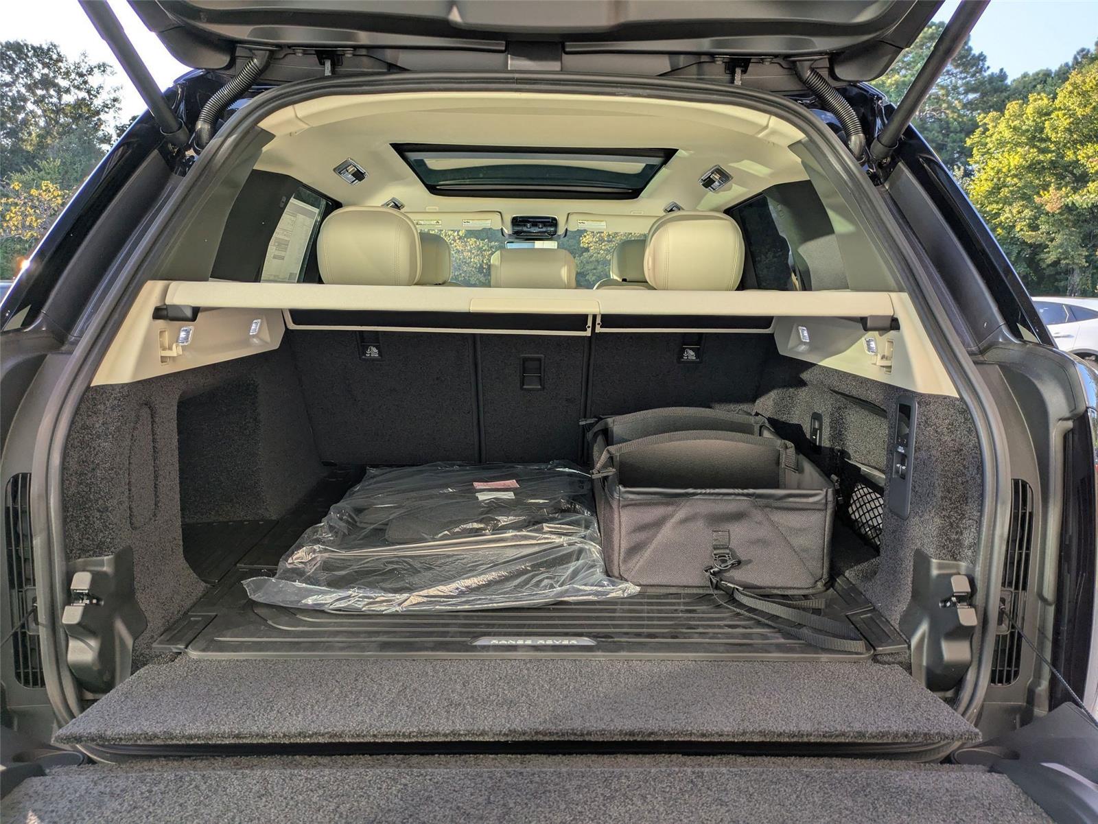 2025 Land Rover Range Rover SE photo 27