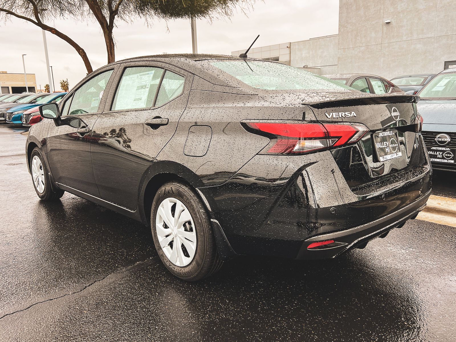2025 Nissan Versa 1.6 S photo 2