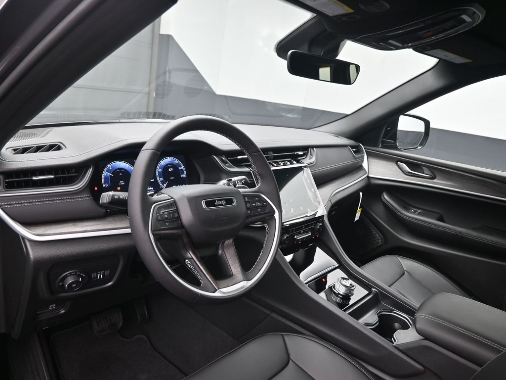 2025 Jeep Grand Cherokee Limited photo 15