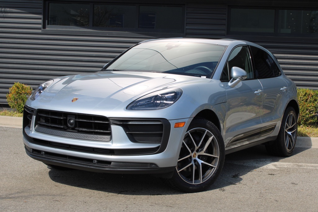 2024 Porsche Macan Base's photo