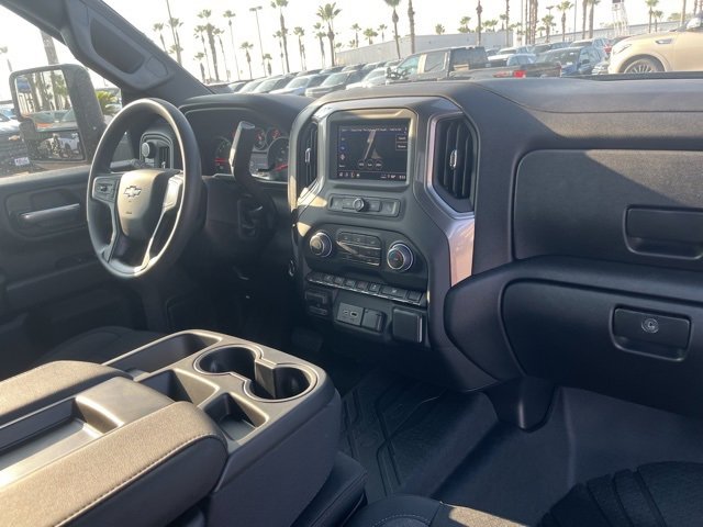 2025 Chevrolet Silverado 2500HD Custom photo 15
