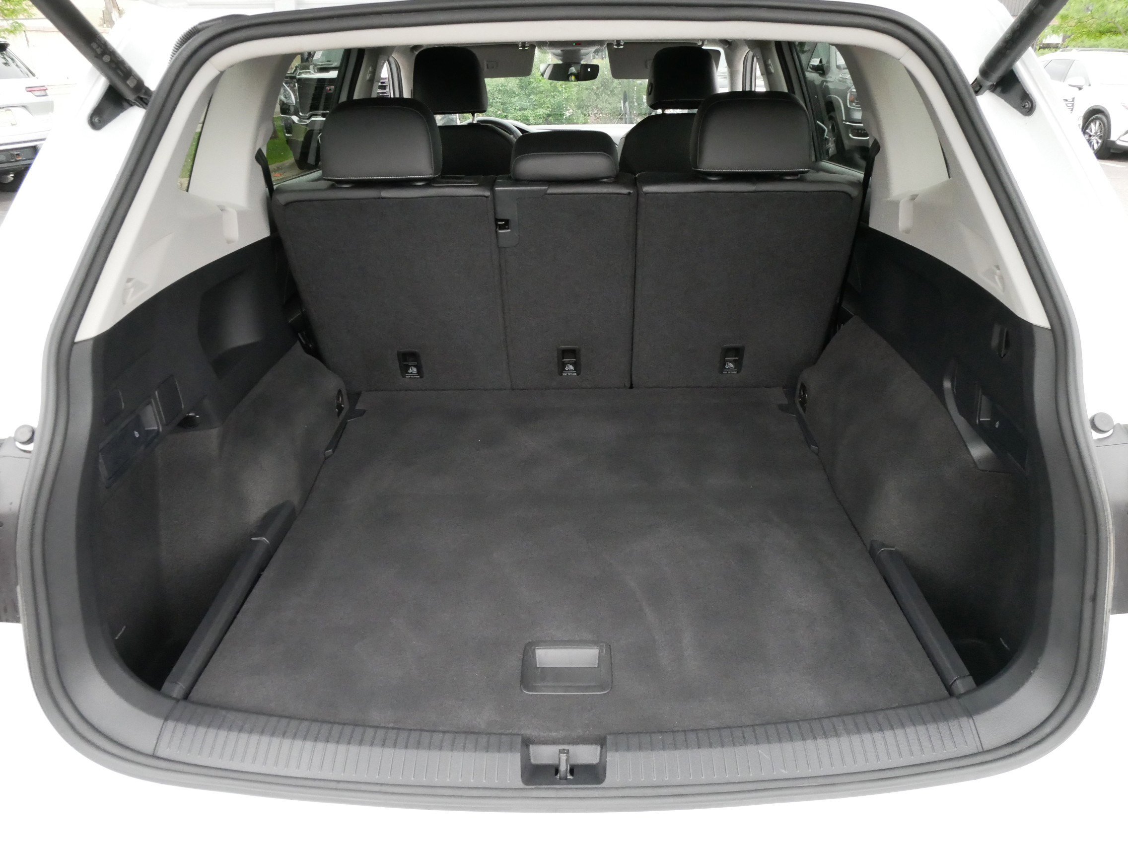 2024 Volkswagen Tiguan SE Wolfsburg Edition photo 13