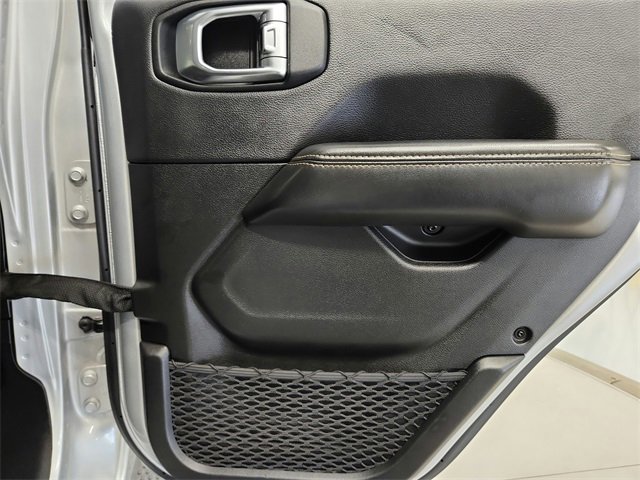 2024 Jeep Wrangler Sahara photo 32