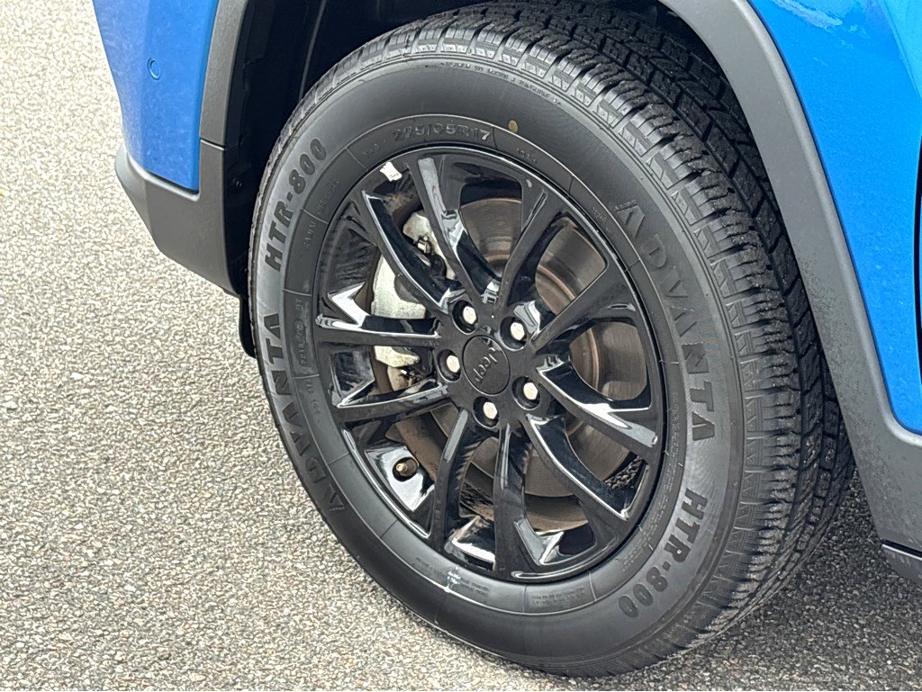 2023 Jeep Cherokee Altitude Lux photo 16