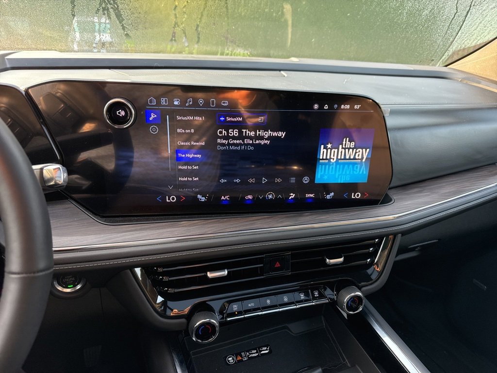 2025 Chevrolet Suburban Z71 photo 4