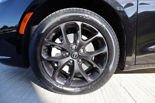 2026 Chrysler Pacifica Limited photo 27