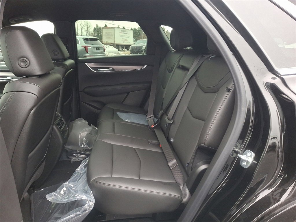 2025 Cadillac XT5 Luxury photo 2