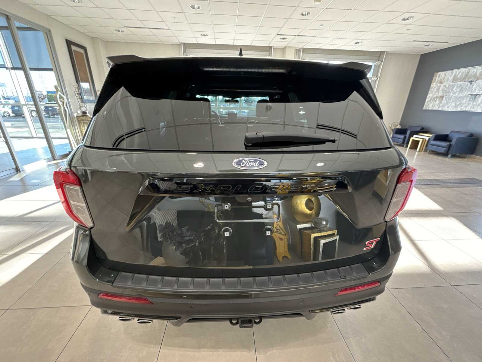 2022 Ford Explorer ST photo 4