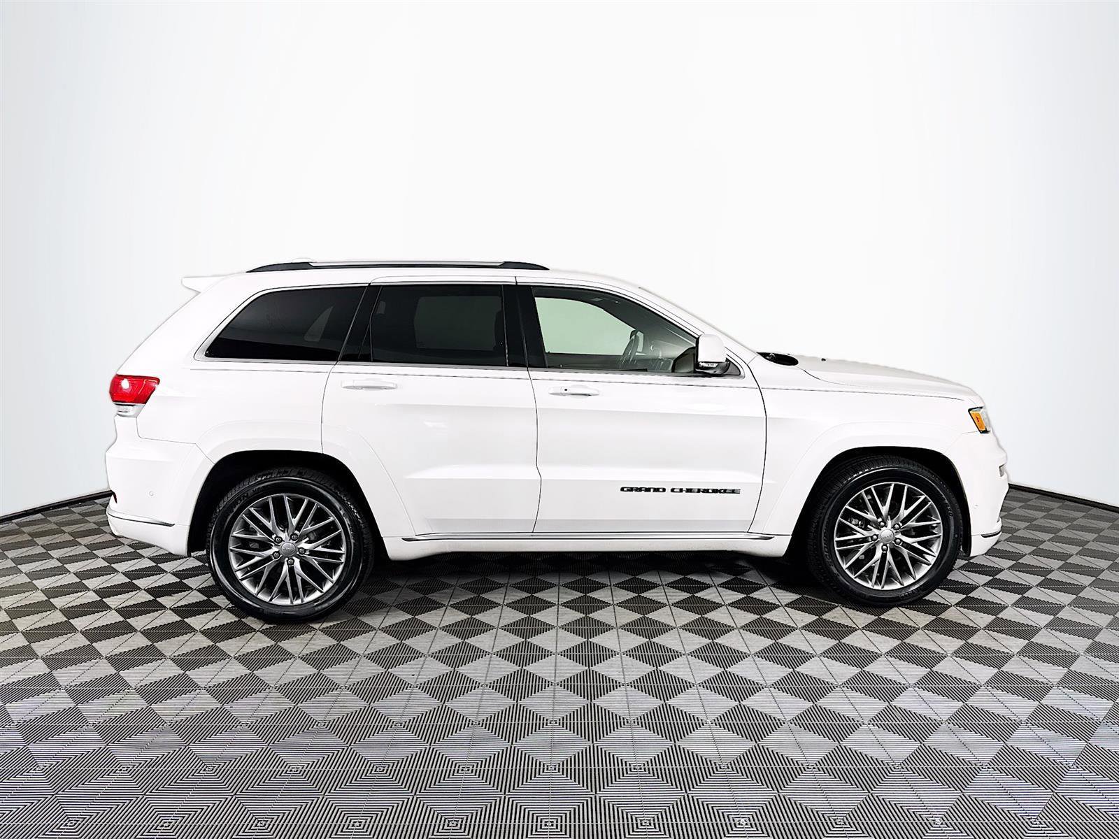 2018 Jeep Grand Cherokee Summit photo 5