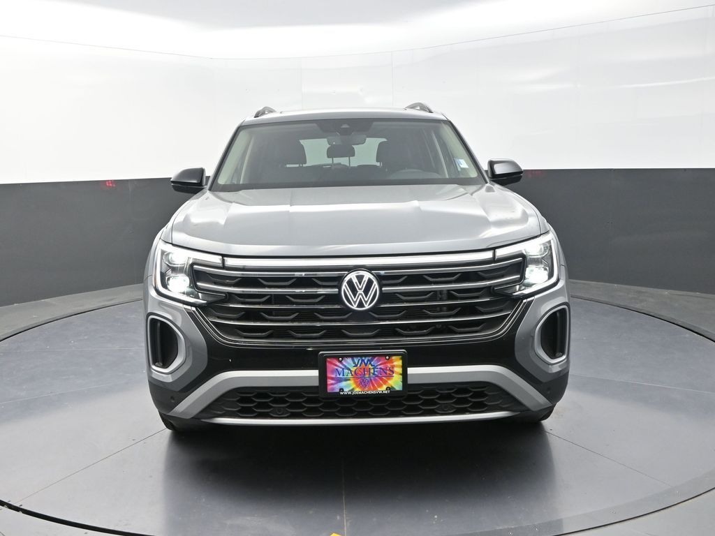 2025 Volkswagen Atlas Peak Edition SE photo 2