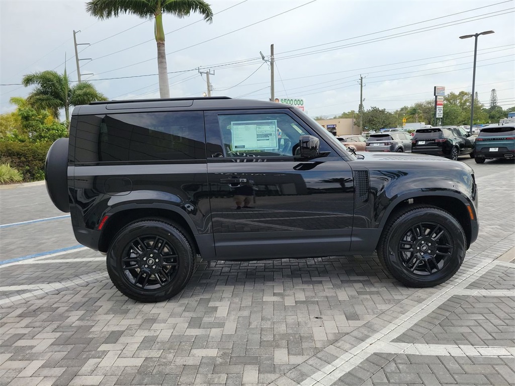 2025 Land Rover Defender 90 S photo 6
