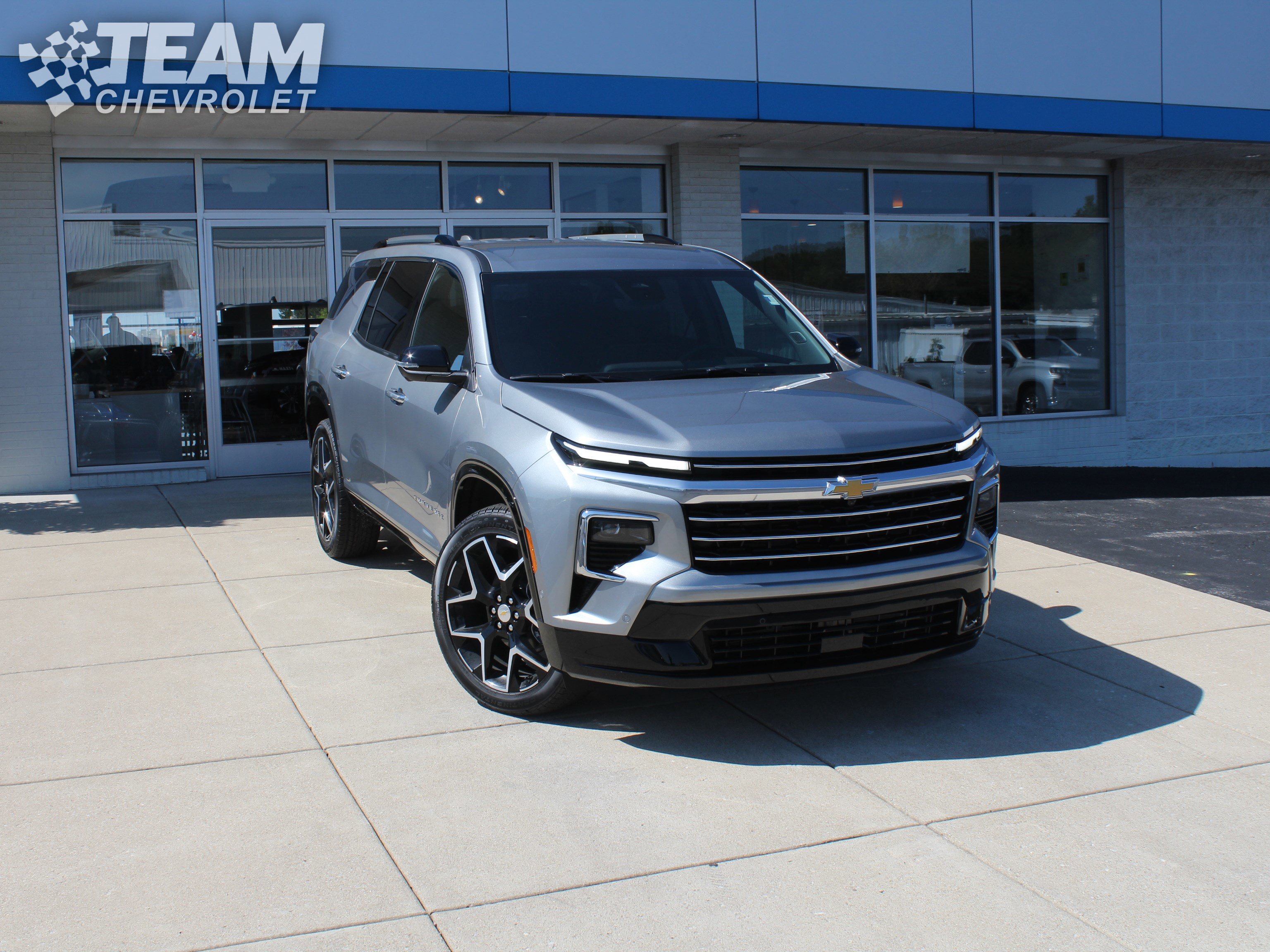 2026 Chevrolet Traverse High Country photo 2