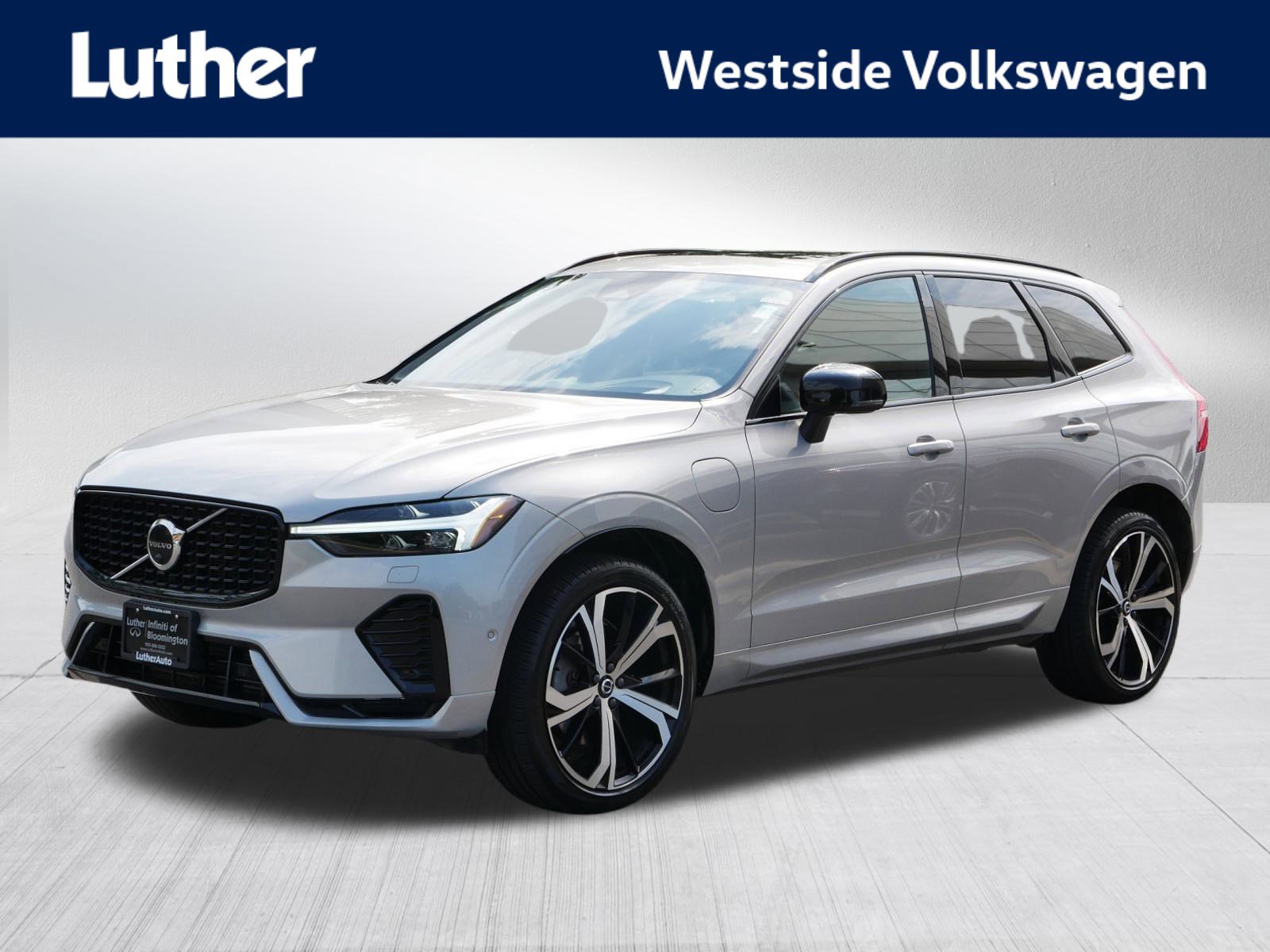 2022 Volvo XC60 R-Design's photo