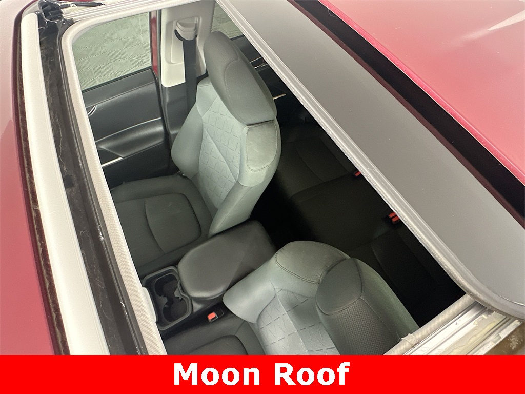 2020 Toyota RAV4 XLE photo 4