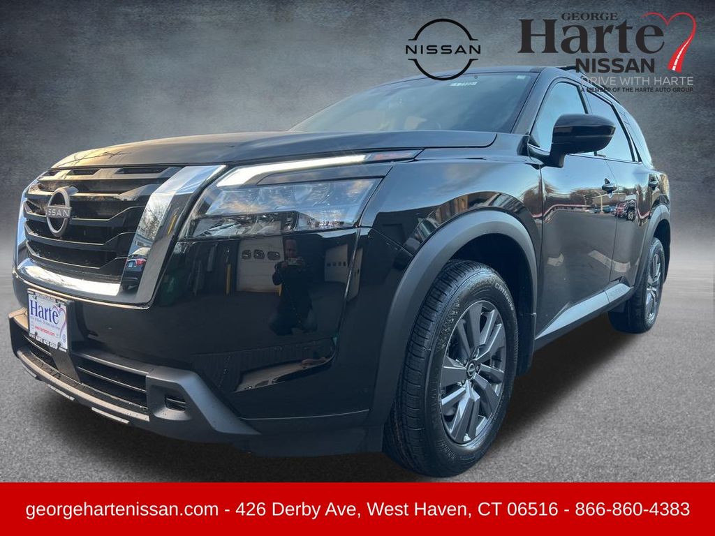 2025 Nissan Pathfinder SV's photo