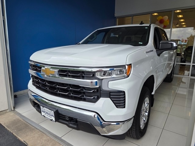 2024 Chevrolet Silverado 1500 LT's photo