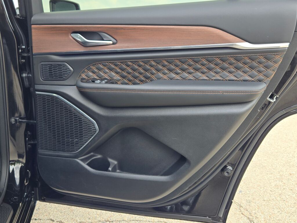 2024 Jeep Grand Cherokee L Summit photo 12