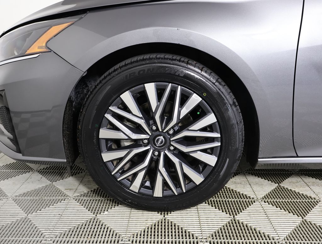 2024 Nissan Altima 2.5 SV photo 4