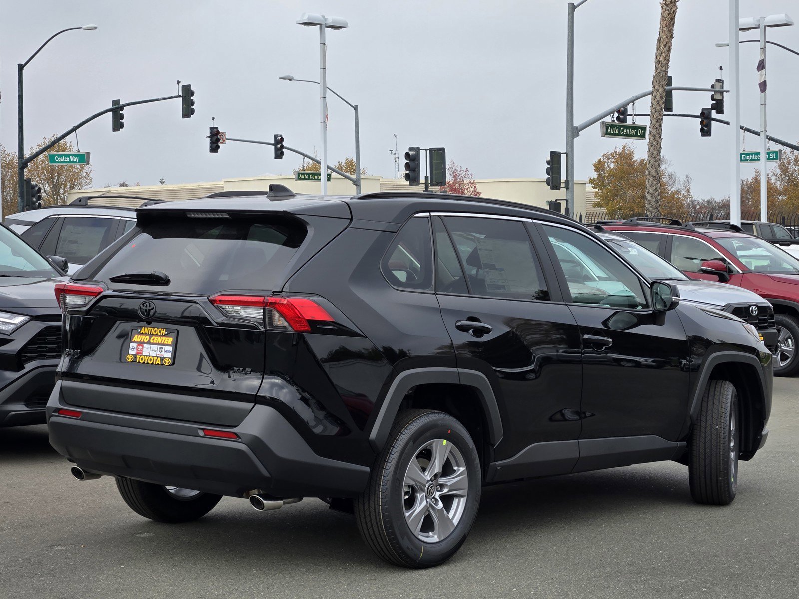 2025 Toyota RAV4 XLE photo 3