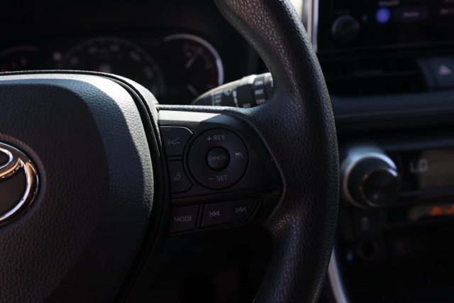 2024 Toyota RAV4 XLE photo 23