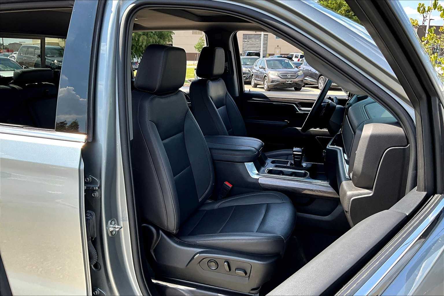 2024 Chevrolet Silverado 1500 LTZ photo 7