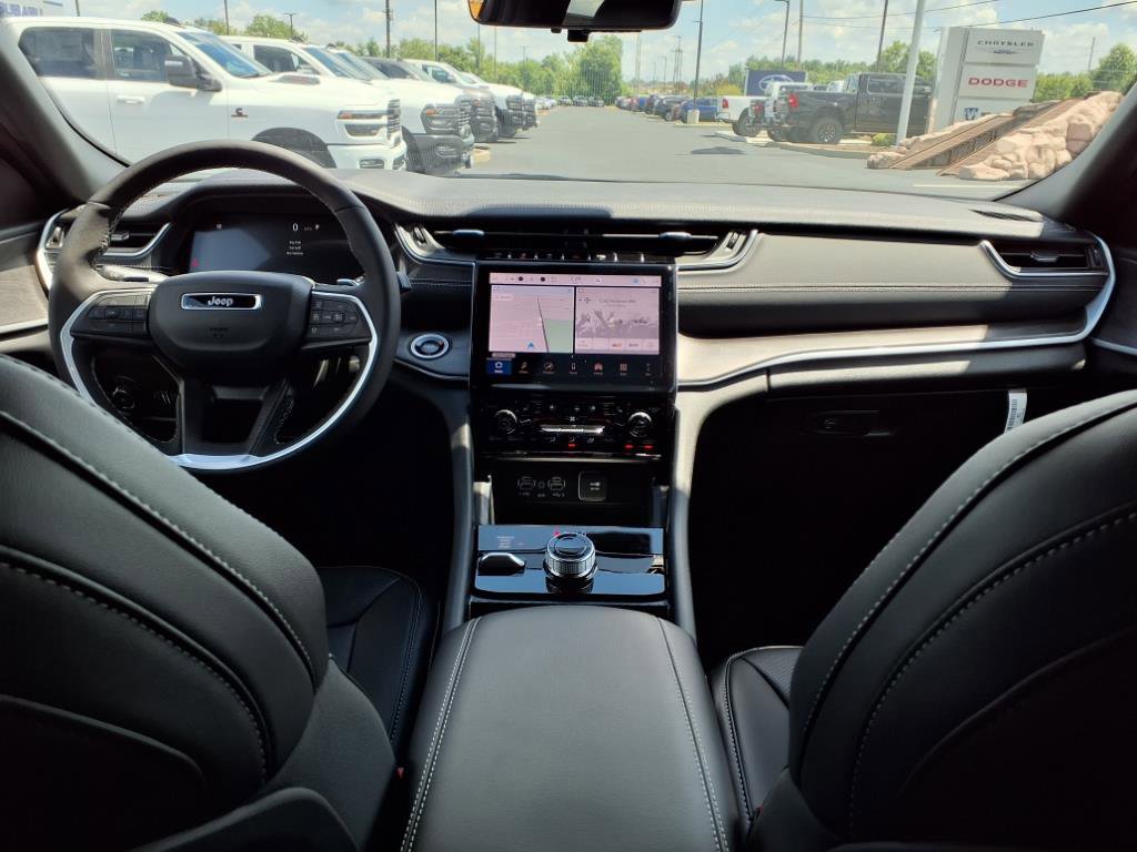 2025 Jeep Grand Cherokee Limited photo 5