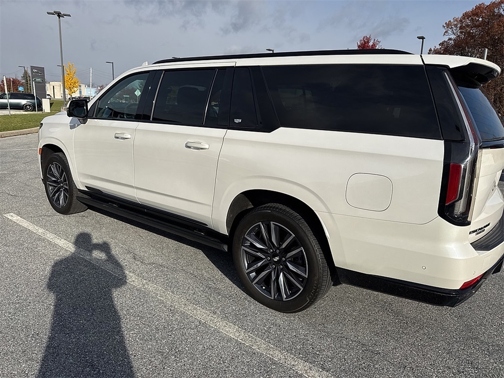2023 Cadillac Escalade ESV Sport Platinum photo 3