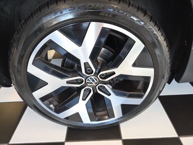 2023 Volkswagen Taos SEL photo 39
