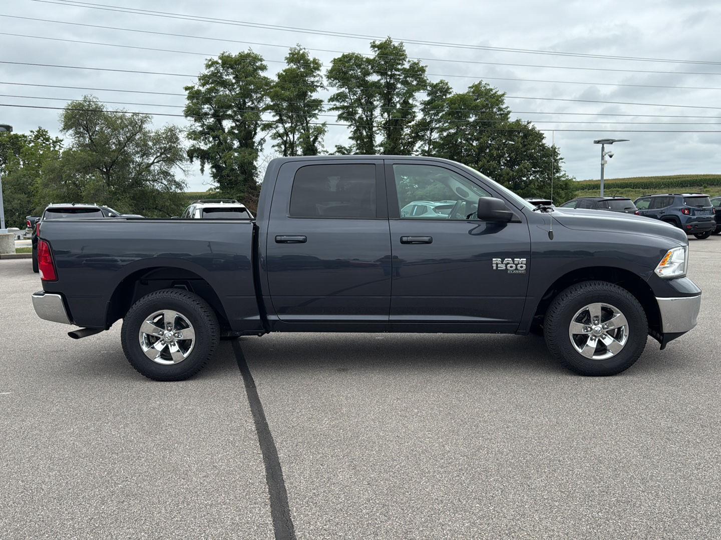 2021 Ram 1500 Classic SLT photo 4