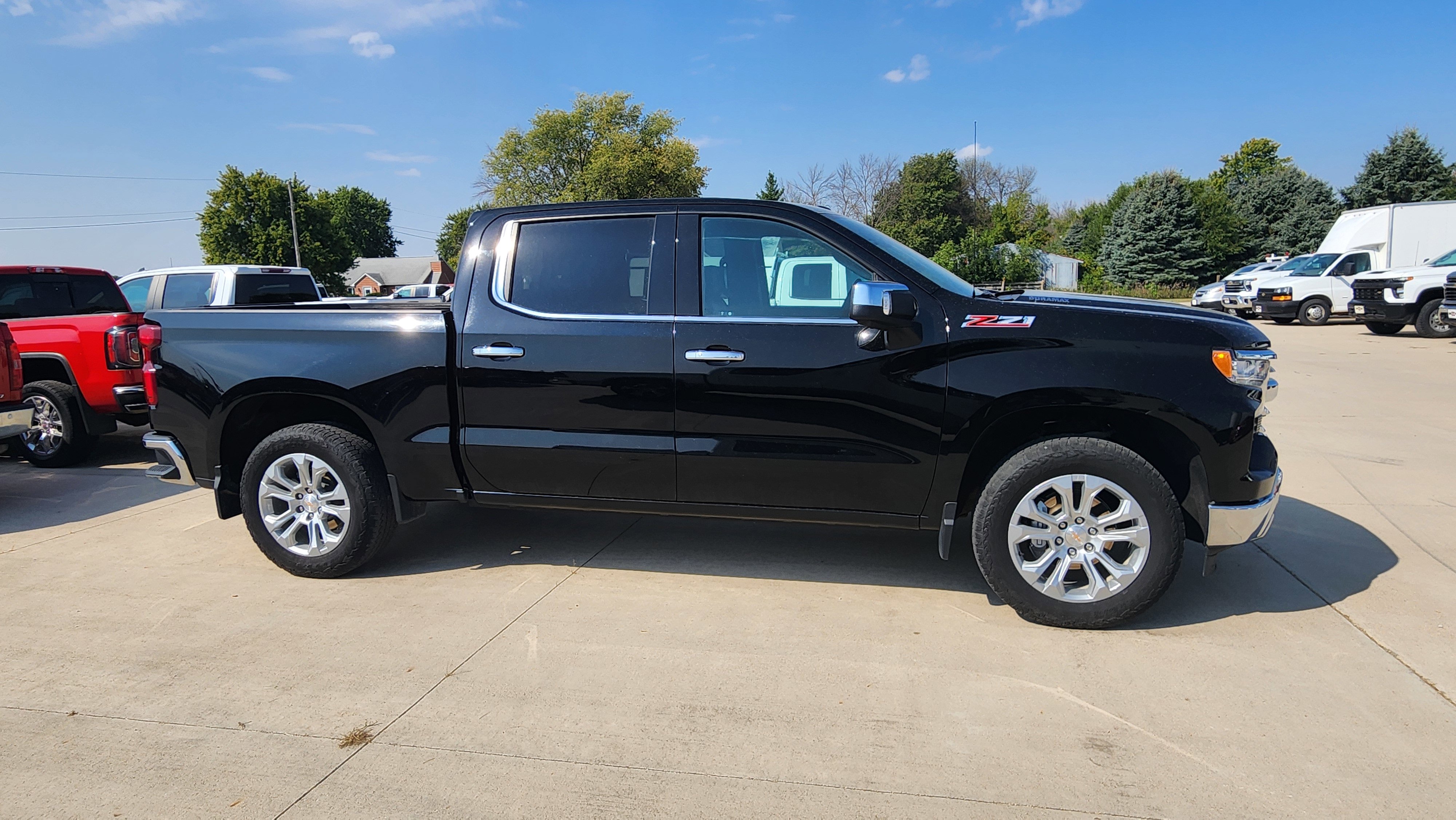 2025 Chevrolet Silverado 1500 LTZ photo 3