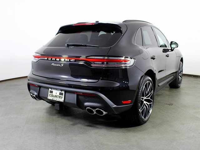2025 Porsche Macan S photo 7