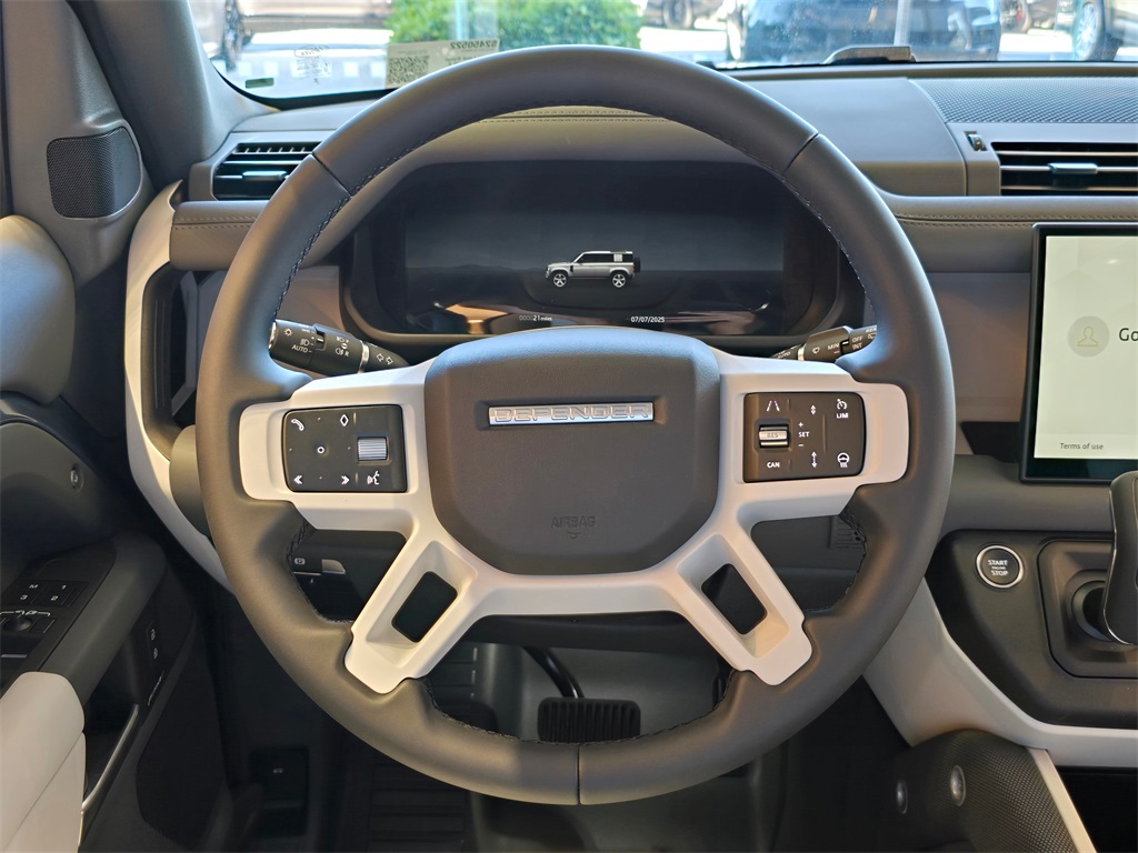 2025 Land Rover Defender 110 S photo 10