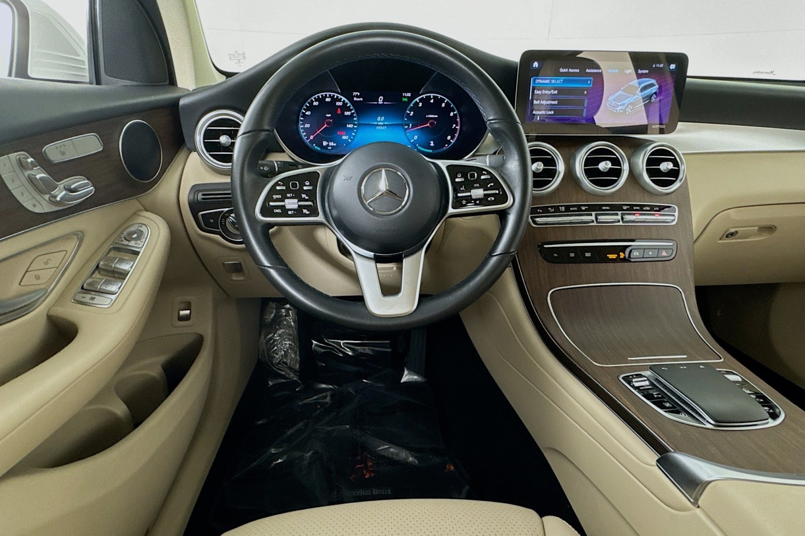 2022 Mercedes Benz GLC 300 photo 4