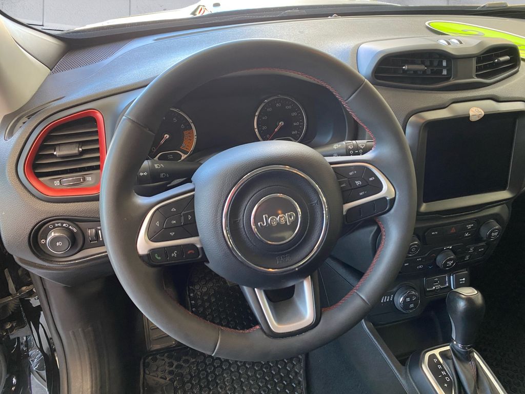 2023 Jeep Renegade Trailhawk photo 9