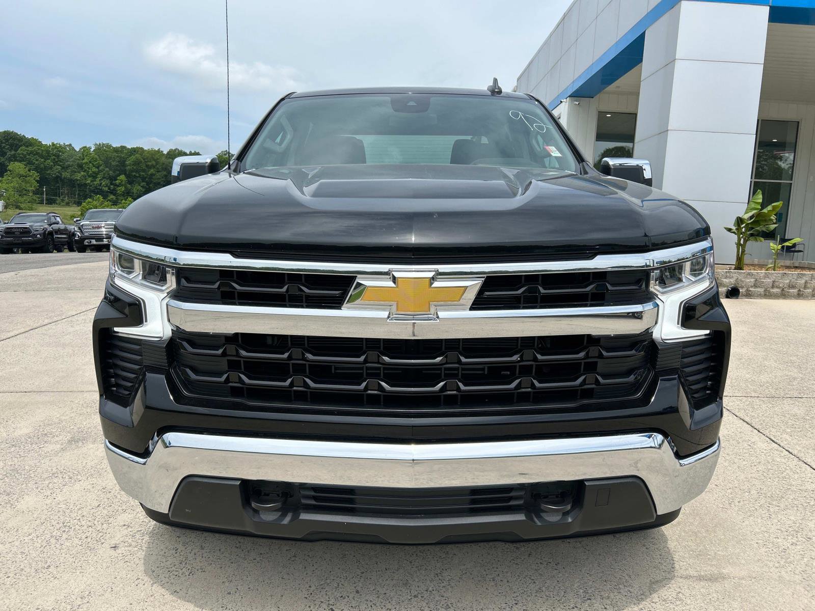 2025 Chevrolet Silverado 1500 LT photo 9