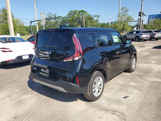 2025 Kia Soul LX photo 2