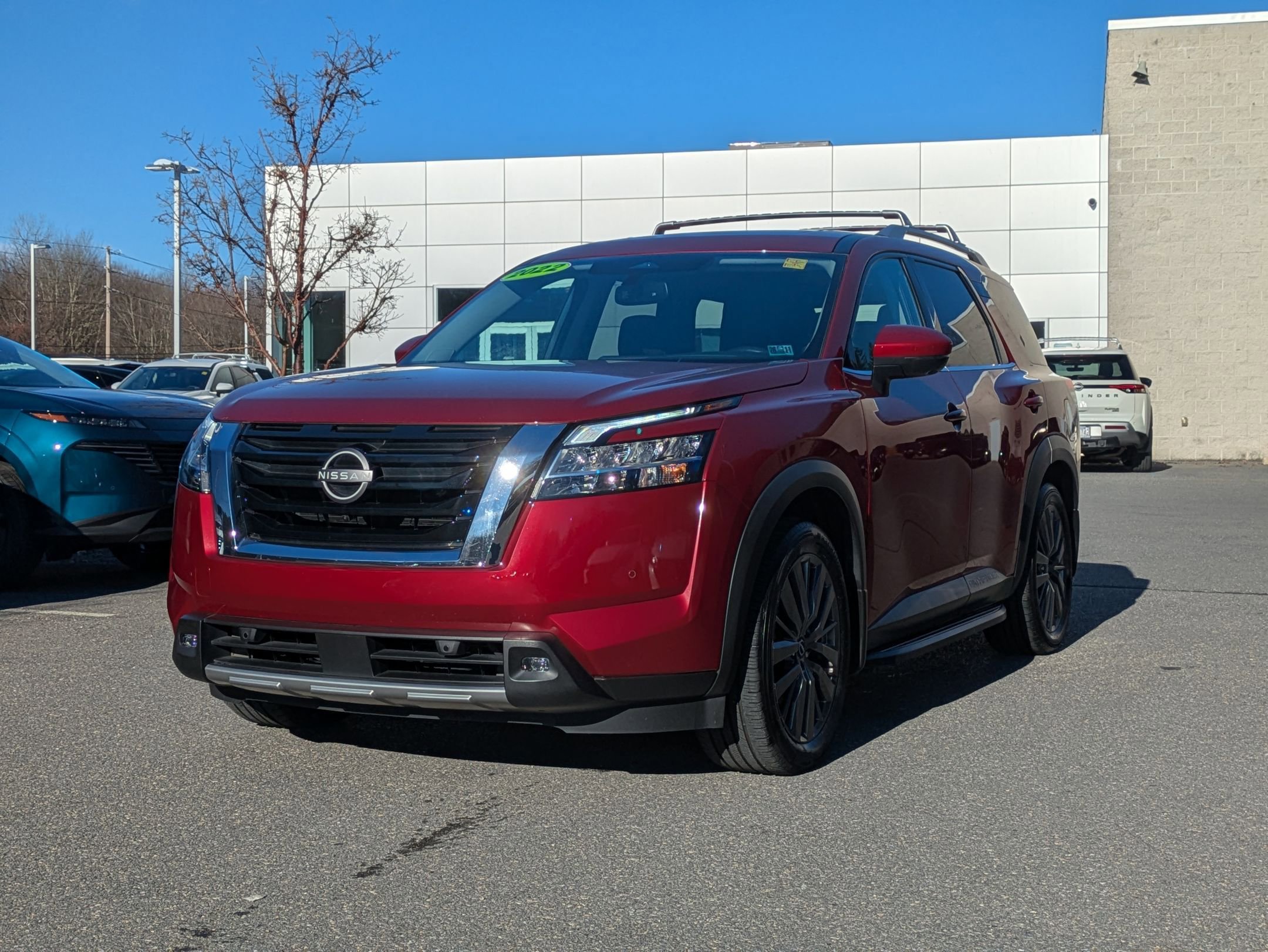 2022 Nissan Pathfinder SL photo 3