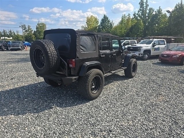 2015 Jeep Wrangler Unlimited Sahara photo 5