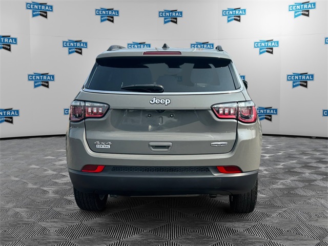 2023 Jeep Compass Latitude photo 4