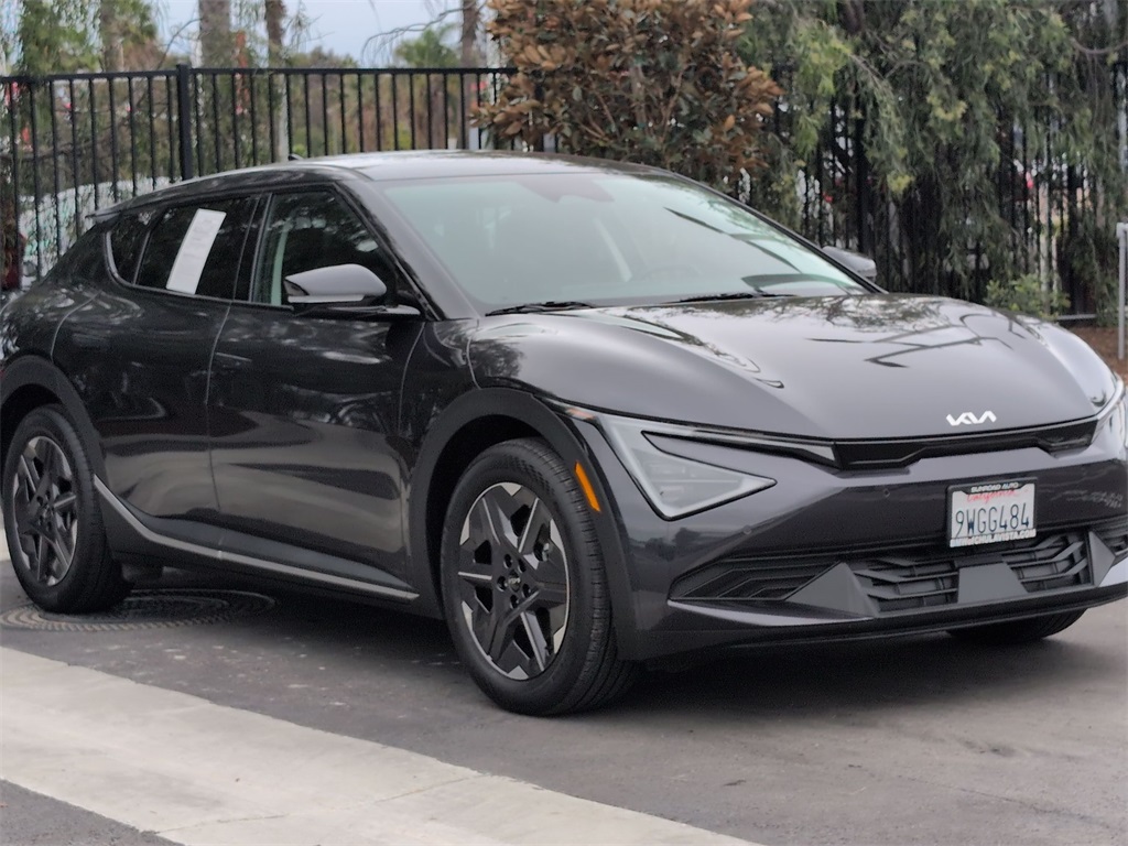 2025 Kia EV6 Light's photo