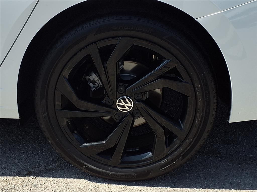 2025 Volkswagen Jetta 1.5T SE photo 3