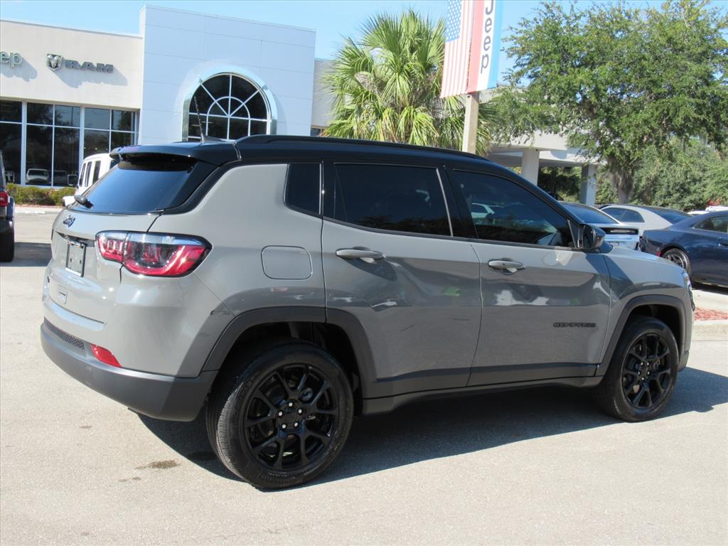 2024 Jeep Compass Altitude photo 2