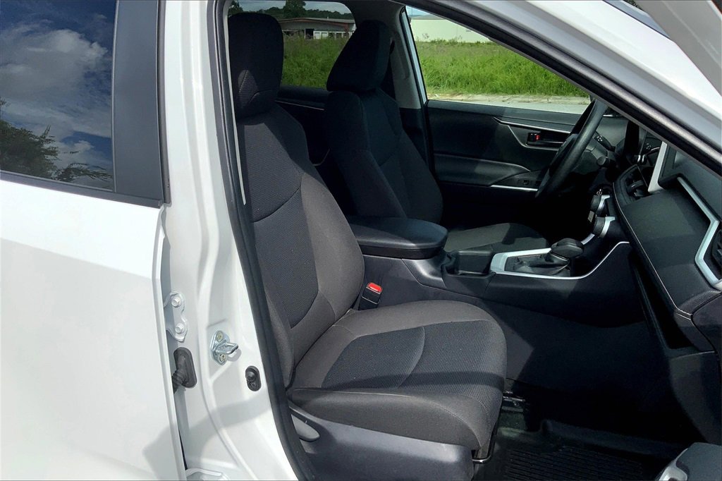 2025 Toyota RAV4 LE photo 6