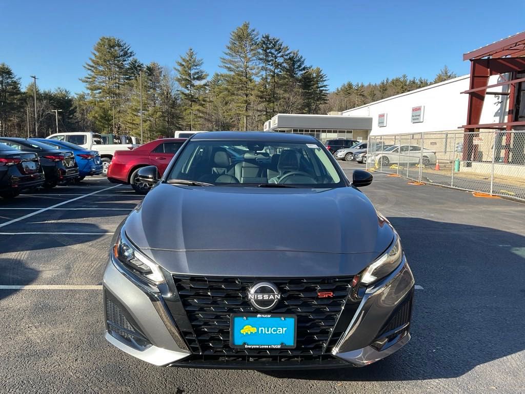 2025 Nissan Altima 2.5 SR photo 2